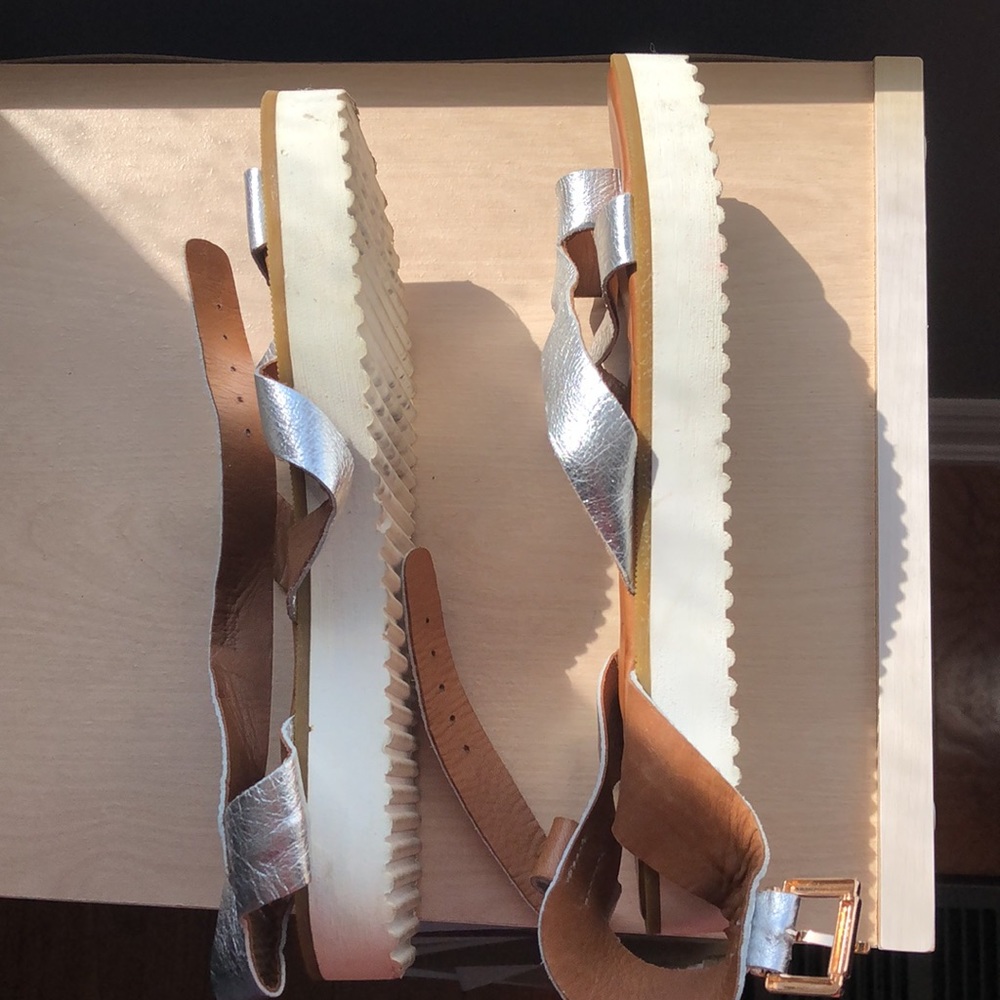 Woman’s shoes - Picture 4 of 6